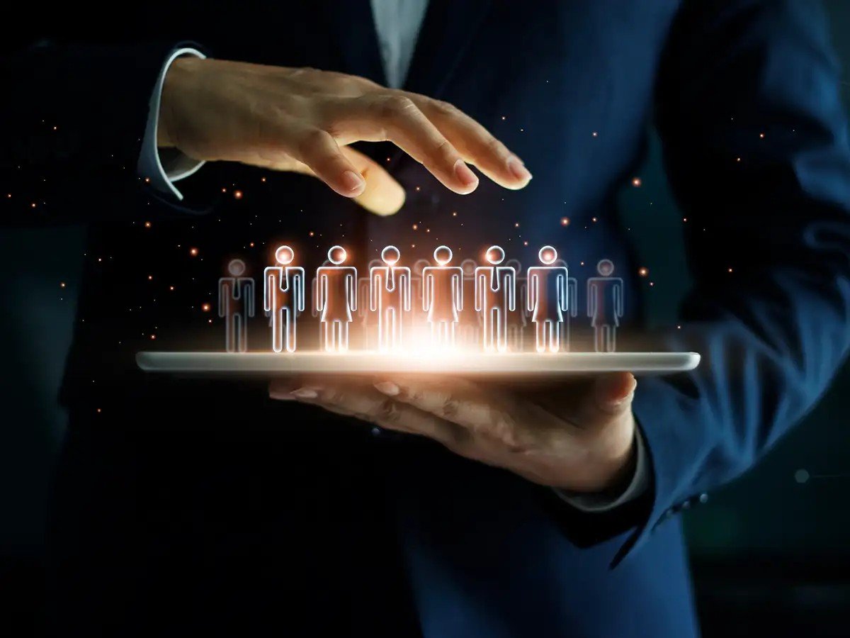 about-01 leading-by-example-how-leadership-qualities-shape-organizations